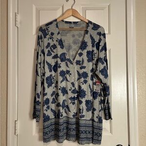 Basic Editions Blue Floral V-Neck Sweater